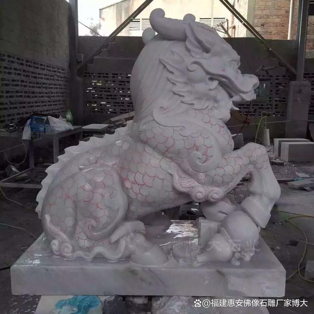 置详解：最佳摆放点与注意事项z6尊龙网站石雕麒麟安放位(图5)