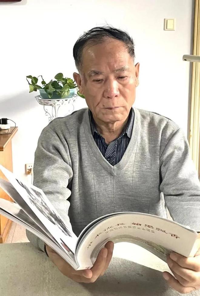 张振国向山建大捐赠作品的文化意义凯时尊龙翰墨丹心报桑梓——书法家