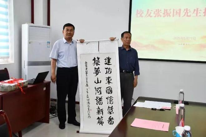 张振国向山建大捐赠作品的文化意义凯时尊龙翰墨丹心报桑梓——书法家(图4)