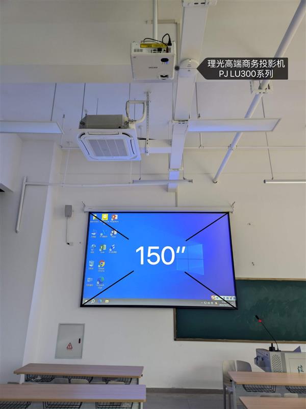 光投影机引领教学场景的数字化革命凯时尊龙致敬师恩 点亮未来!理(图2)
